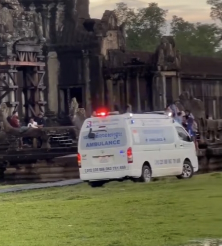 网传影片显示救护车抵达吴哥窟。 facebook 、 Marisa Elina 网传影片显示救护车抵达吴哥窟。 facebook 、 Marisa Elina