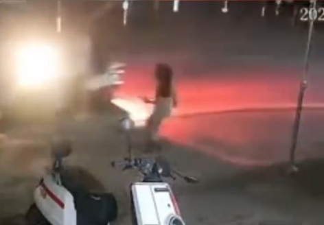 海南2初中生驾电单车追吓女幼童 海南2初中生驾电单车追吓女幼童