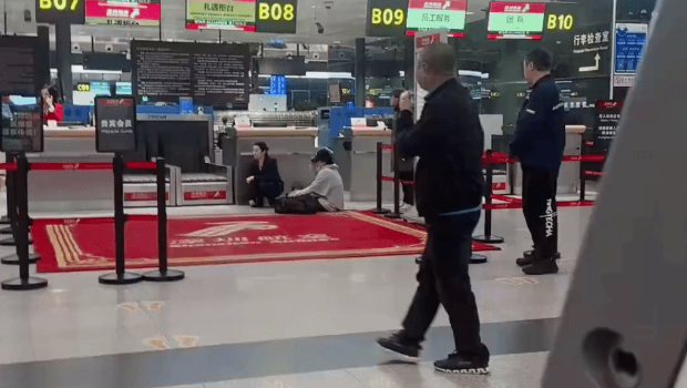 野蛮妇拒打车致孩子错过考公 野蛮妇拒打车致孩子错过考公