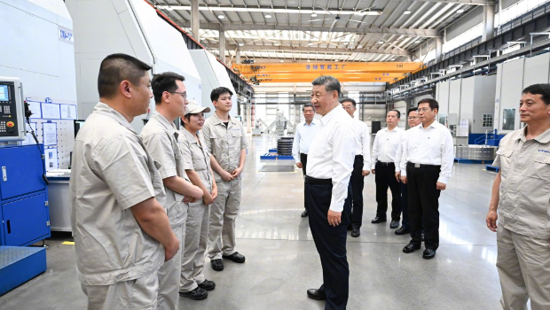 习近平在河南洛阳市考察洛阳轴承集团股份有限公司 习近平在河南洛阳市考察洛阳轴承集团股份有限公司