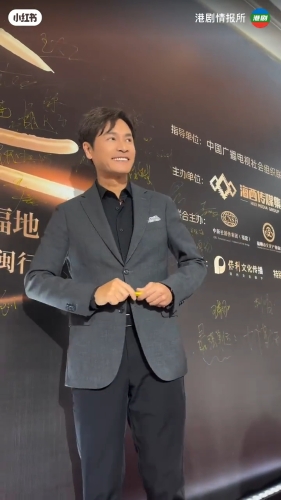 郭晋安颜值重回巅峰,亲民地跟粉丝互动。 郭晋安颜值重回巅峰,亲民地跟粉丝互动。