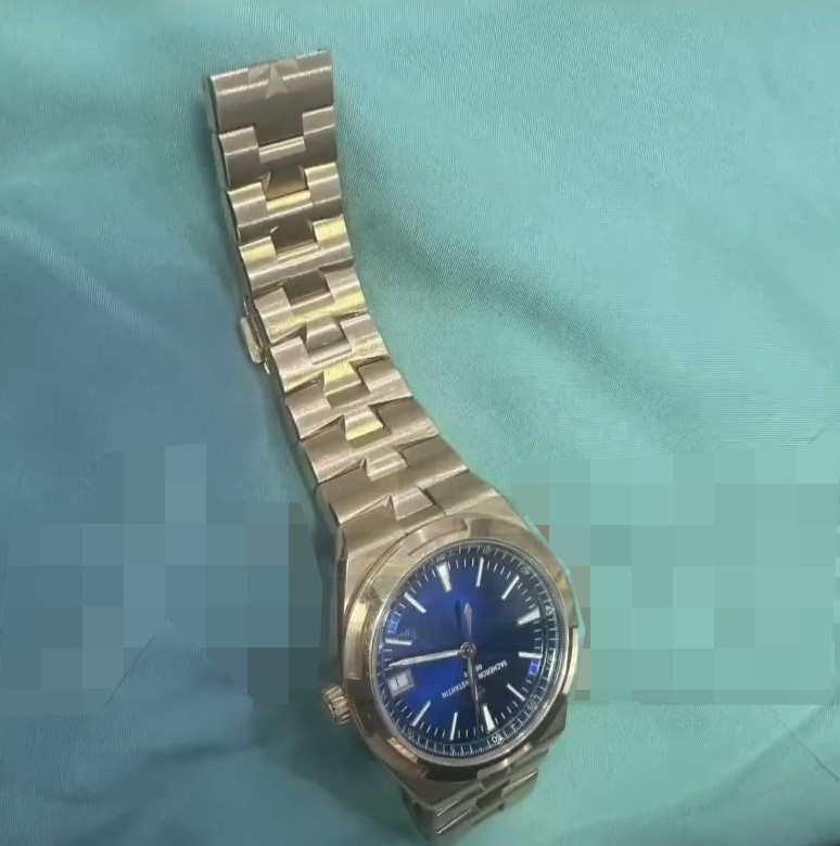 江先生如今表和钱都两空。 江先生如今表和钱都两空。