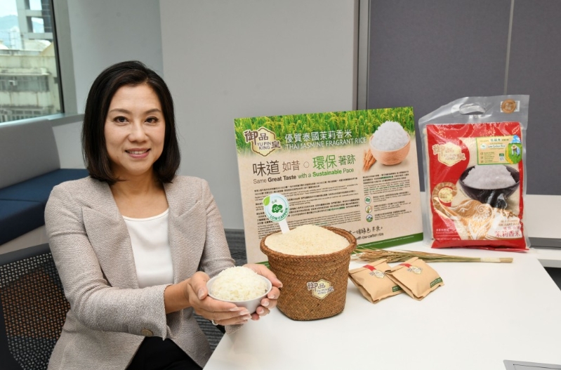 陈慧敏笑言邀请同事一起food tasting盲测,大家都认为味道与一般米饭一样,没有发现吃的原来是公司研发的低碳米新产品。 陈慧敏笑言邀请同事一起food tasting盲测,大家都认为味道与一般米饭一样,没有发现吃的原来是公司研发的低碳米新产品。