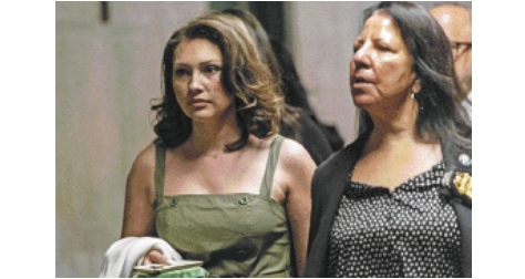 曼恩(左) 曼恩(左)