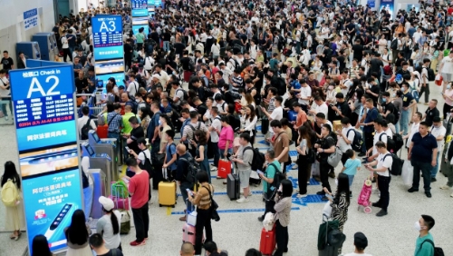 深圳今年出入境旅客人次突破1亿 深圳今年出入境旅客人次突破1亿