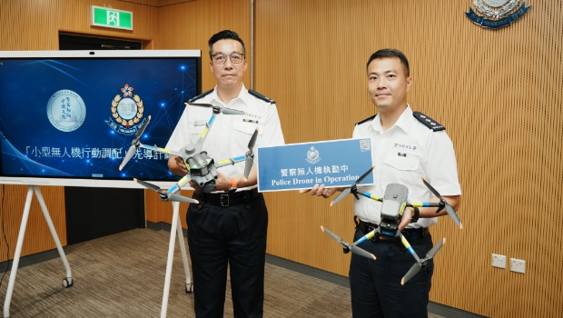 大型活动科重点及搜查组警司高仲英(左)及总督察罗海明(右)介绍“小型无人机行动调配”先导计划。 大型活动科重点及搜查组警司高仲英(左)及总督察罗海明(右)介绍“小型无人机行动调配”先导计划。