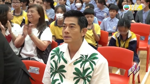 郭富城日前到访小学受访及表演。 郭富城日前到访小学受访及表演。