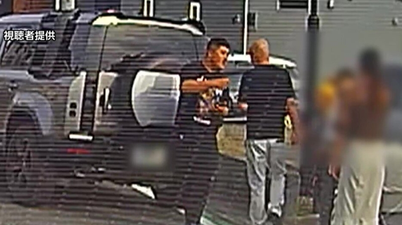 两人事发后曾下车查看,作势道歉后离开。 FNN 两人事发后曾下车查看,作势道歉后离开。 FNN