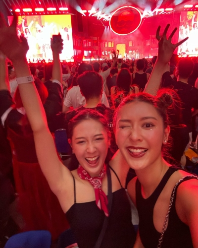 余香凝、余洁滢两姊妹一起追星。 余香凝、余洁滢两姊妹一起追星。