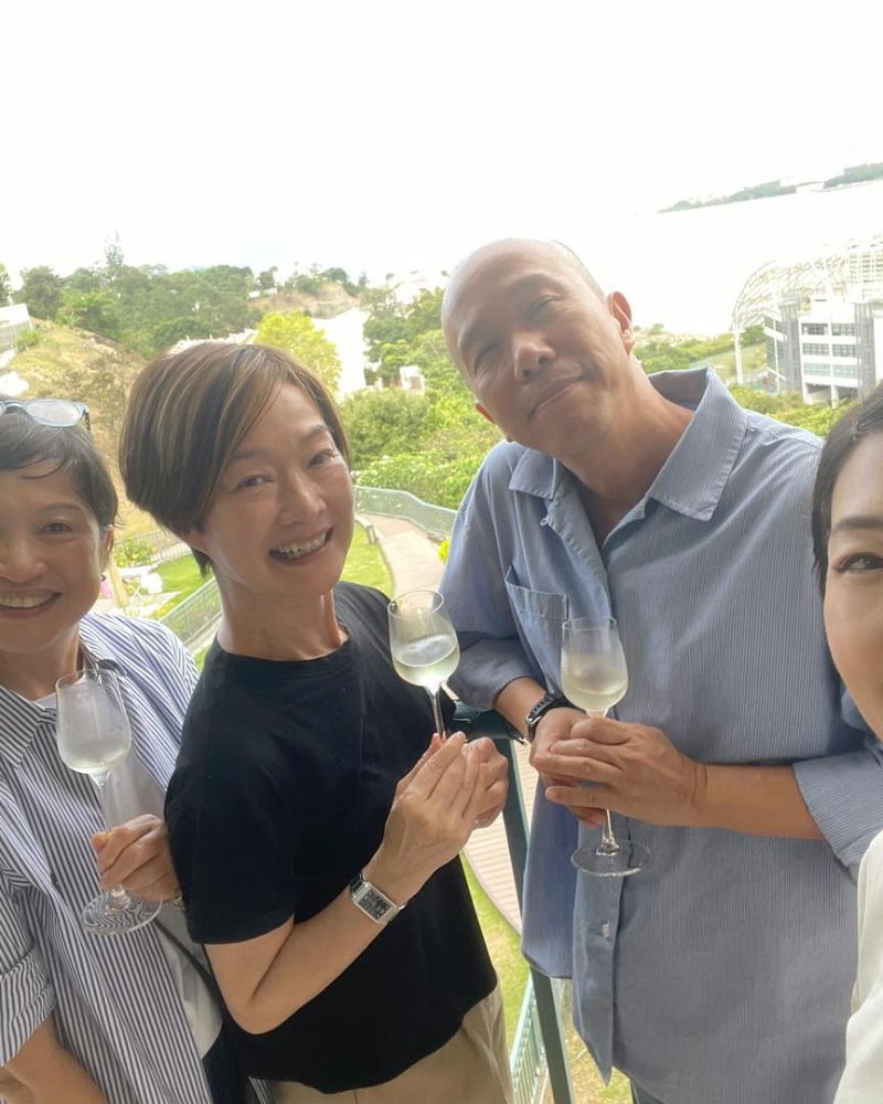 谭玉瑛休养中获旧同事探望。 谭玉瑛休养中获旧同事探望。