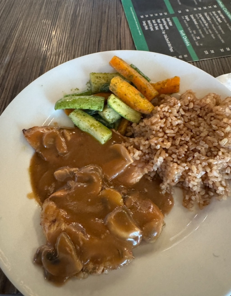 Day1落地食“香港茶记式嘅鸡胸饭” 。 Day1落地食“香港茶记式嘅鸡胸饭” 。