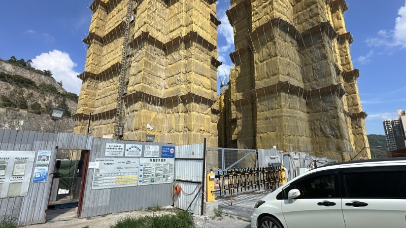 观塘安达臣道首置盘地盘,由长实在2020年5月以49.5亿元投得,每平方呎楼面呎价4,546元。 观塘安达臣道首置盘地盘,由长实在2020年5月以49.5亿元投得,每平方呎楼面呎价4,546元。