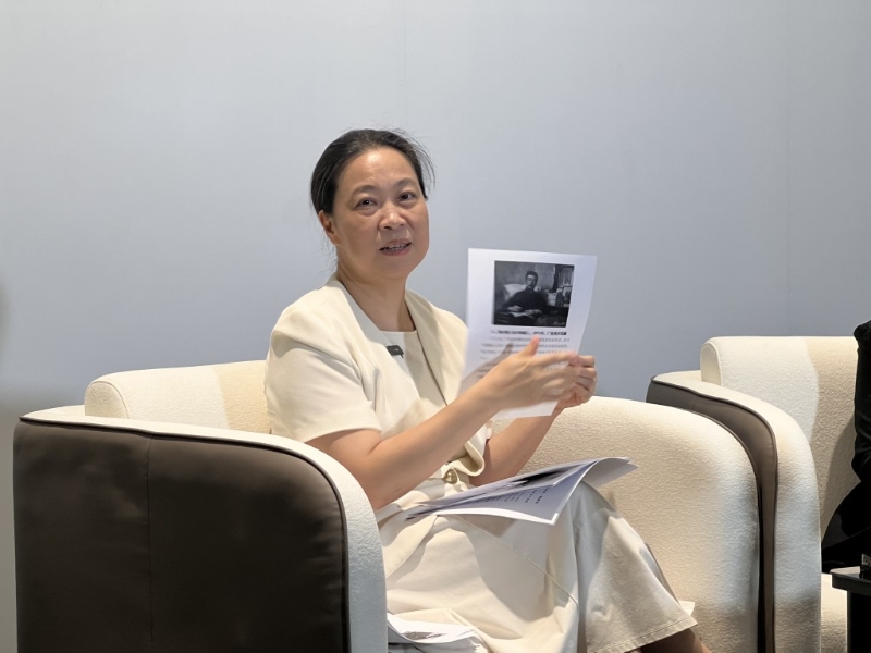 中国美协副主席、广东省美协主席林蓝表示,今次展览是以一个时间廊的概念展示。 中国美协副主席、广东省美协主席林蓝表示,今次展览是以一个时间廊的概念展示。