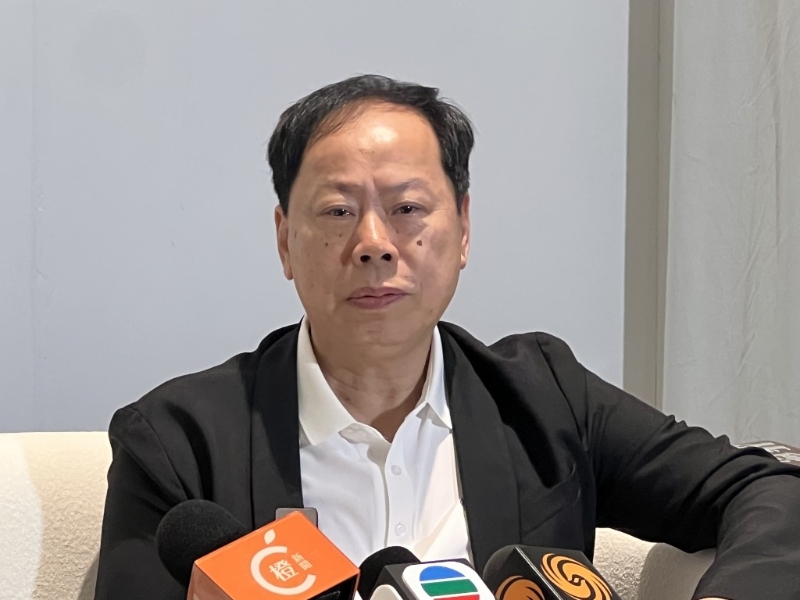 广东省文联主席李劲堃表示,希望通过两地的策展人把更多的美术作品传递给不同的地区的人。 广东省文联主席李劲堃表示,希望通过两地的策展人把更多的美术作品传递给不同的地区的人。