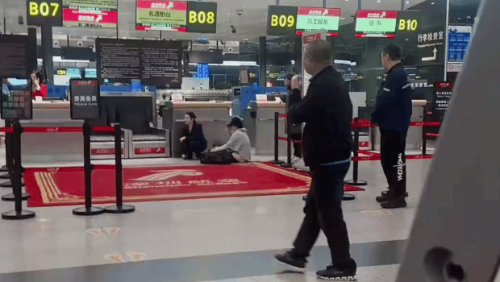 错过航班误孩子考公大闹机场? 错过航班误孩子考公大闹机场?