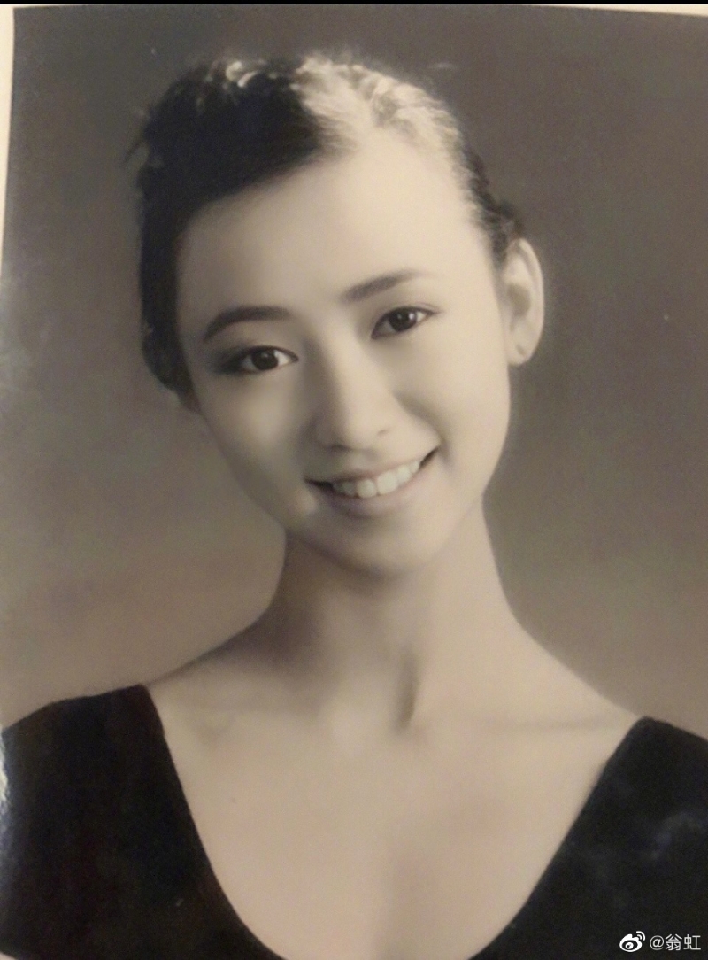 翁虹年轻时好清纯好靓。 翁虹年轻时好清纯好靓。