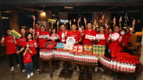 建华集团组义工团于母亲节11号当天到访银杏馆油麻地分店派饭派福袋,为长者及基层送暖。 建华集团组义工团于母亲节11号当天到访银杏馆油麻地分店派饭派福袋,为长者及基层送暖。