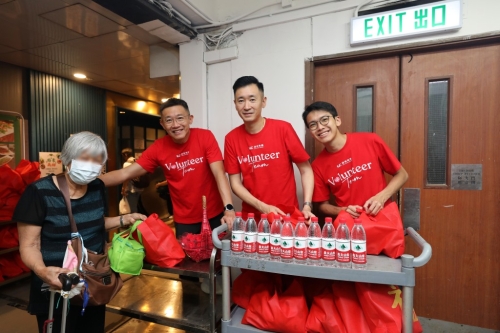 建华集团主席凌伟业认为食物福袋对巿民是随手可得的物品,但对长者及基层便是生活必需品。 建华集团主席凌伟业认为食物福袋对巿民是随手可得的物品,但对长者及基层便是生活必需品。