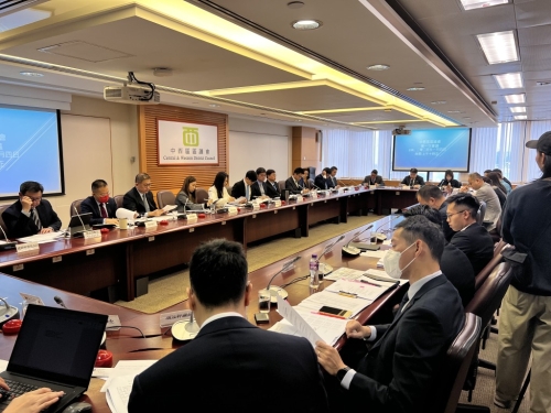 每区民政专员会担任该区民政事务处主管、区议会主席、关爱队小队总指挥,以及地区管理委员会主席。 资料图片 每区民政专员会担任该区民政事务处主管、区议会主席、关爱队小队总指挥,以及地区管理委员会主席。 资料图片