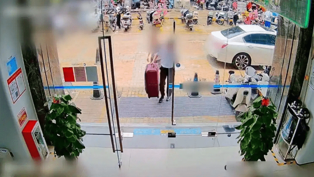 肇庆女欲寄500万现金香港买楼筑爱巢 肇庆女欲寄500万现金香港买楼筑爱巢