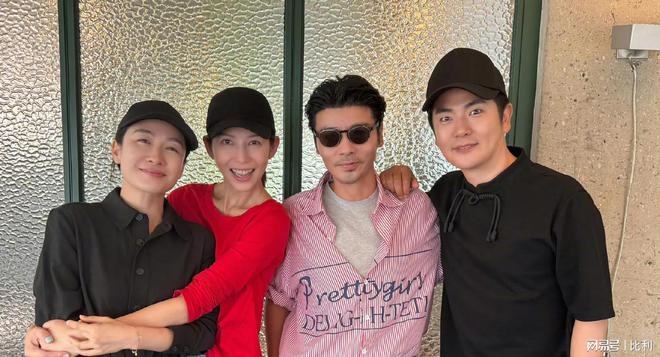 蔡少芬和张晋两公婆,和《后宫甄嬛传》的张晓龙和陶昕然相见欢。 蔡少芬和张晋两公婆,和《后宫甄嬛传》的张晓龙和陶昕然相见欢。