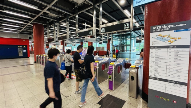 《星岛》记者今早到将军澳站视察,受访市民都称今早如常出门,并不太担心列车再出事。 《星岛》记者今早到将军澳站视察,受访市民都称今早如常出门,并不太担心列车再出事。