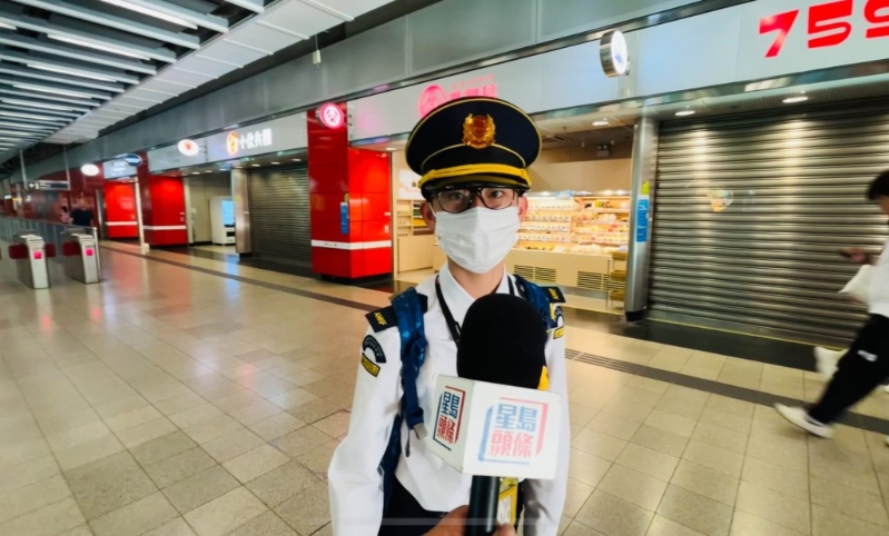 年纪轻轻的赖同学一早便穿着整齐的升旗队制服上学,他表示,知道将军澳线昨日坏车,但未有特别调整出门返学时间。 年纪轻轻的赖同学一早便穿着整齐的升旗队制服上学,他表示,知道将军澳线昨日坏车,但未有特别调整出门返学时间。