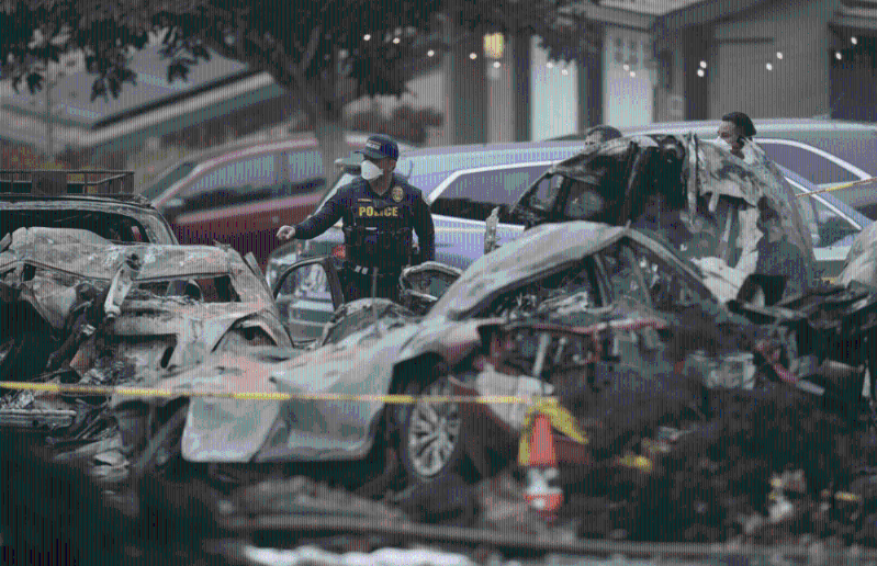 美国加州圣地亚哥发生严重飞机坠毁事故 美国加州圣地亚哥发生严重飞机坠毁事故