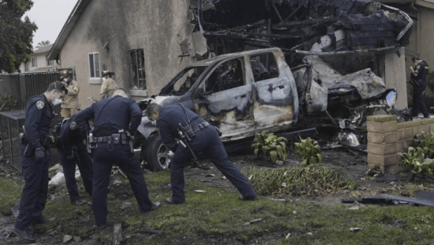 美国加州圣地亚哥周四凌晨发生严重飞机坠毁事故 美国加州圣地亚哥周四凌晨发生严重飞机坠毁事故