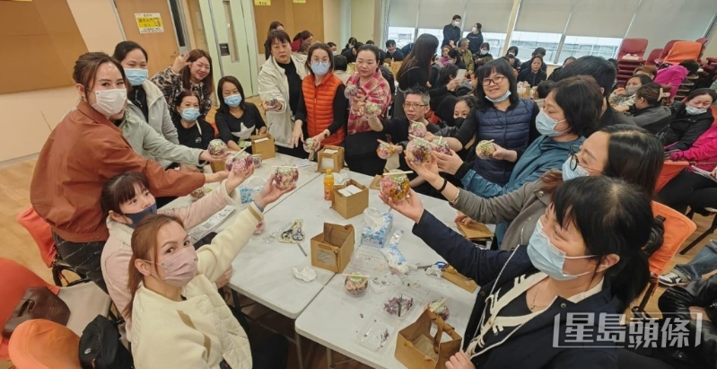 “谭仔姐姐”参与升级再造计划下的香薰蜡烛工作坊。 “谭仔姐姐”参与升级再造计划下的香薰蜡烛工作坊。