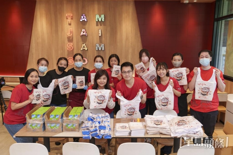 疫情至今,“谭仔”举办“线有善报”慈善活动,为有需要人士送上米线套餐。 疫情至今,“谭仔”举办“线有善报”慈善活动,为有需要人士送上米线套餐。