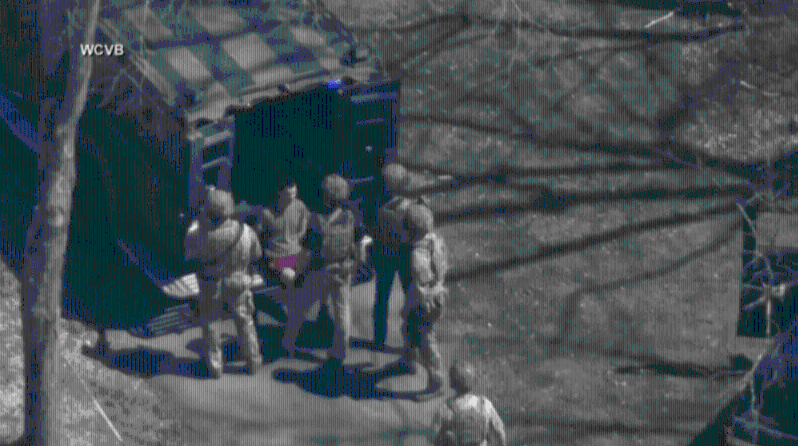 泄密者遭FBI拘捕。 泄密者遭FBI拘捕。