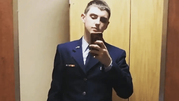 特谢拉在网上的照片。 特谢拉在网上的照片。