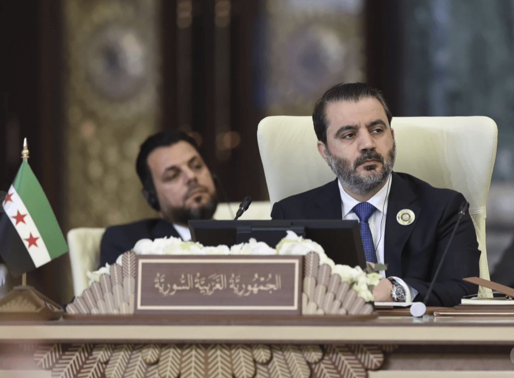 2025年5月17日星期六,叙利亚外交部长阿萨德‧希巴尼出席在伊拉克巴格达举行的第34届阿拉伯联盟高峰会。 2025年5月17日星期六,叙利亚外交部长阿萨德‧希巴尼出席在伊拉克巴格达举行的第34届阿拉伯联盟高峰会。