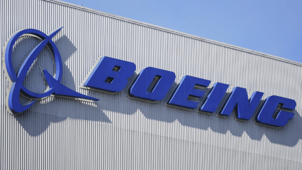 波音与美司法部达成协议,以11亿美元代价,换取两宗共346人丧生空难获免刑责。 波音与美司法部达成协议,以11亿美元代价,换取两宗共346人丧生空难获免刑责。