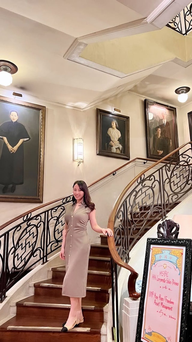 袁嘉敏身处的高级会所装潢豪华。 袁嘉敏身处的高级会所装潢豪华。