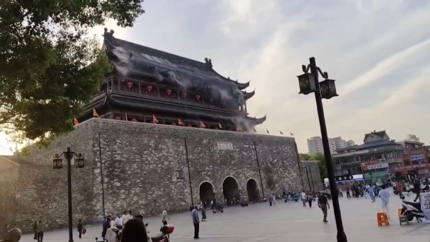 安徽凤阳鼓楼坍塌登上热搜。 安徽凤阳鼓楼坍塌登上热搜。