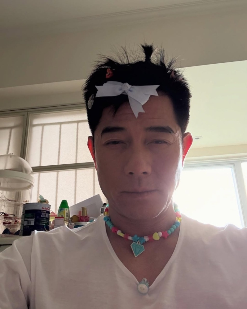 “二宝”为爸爸设计“完美”造型,郭富城应该相当满意。 “二宝”为爸爸设计“完美”造型,郭富城应该相当满意。