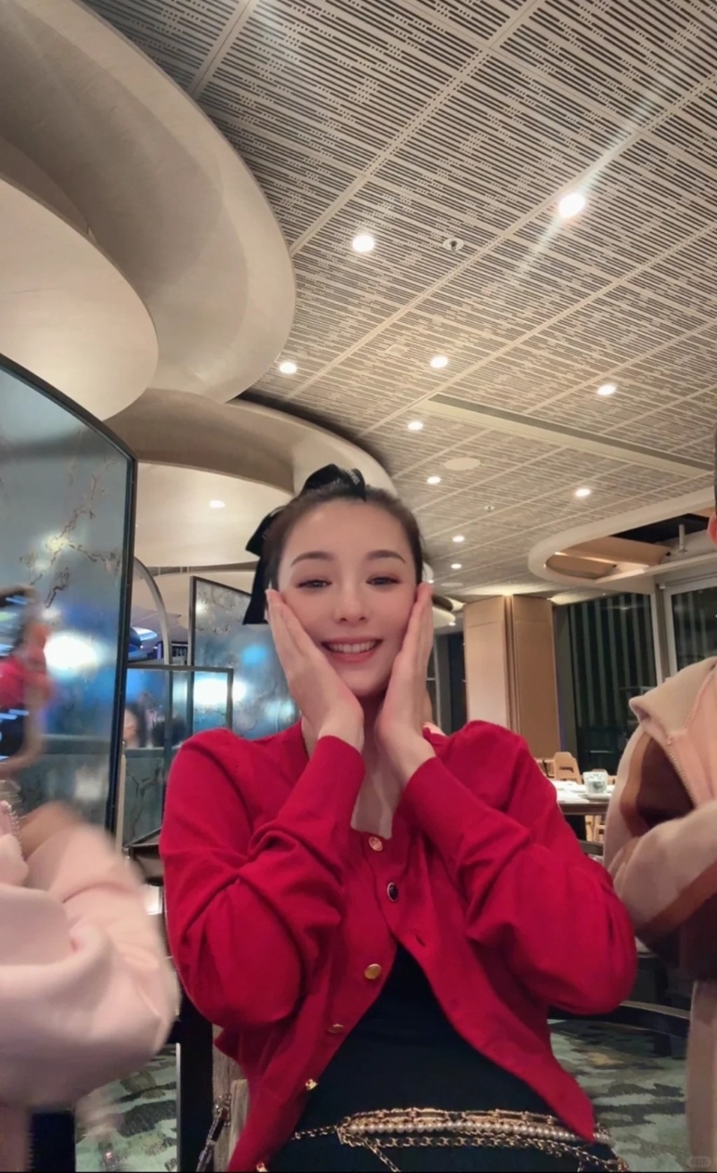 网民指方媛肚凸凸。 网民指方媛肚凸凸。