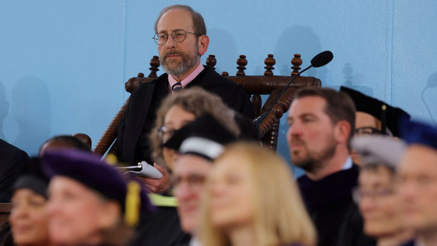 哈佛现任校长加伯(Alan M. Garber)虽然态度温和 哈佛现任校长加伯(Alan M. Garber)虽然态度温和