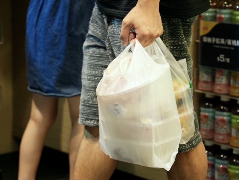 “走塑”第二阶段暂时仍未有具体落实时间表。 “走塑”第二阶段暂时仍未有具体落实时间表。