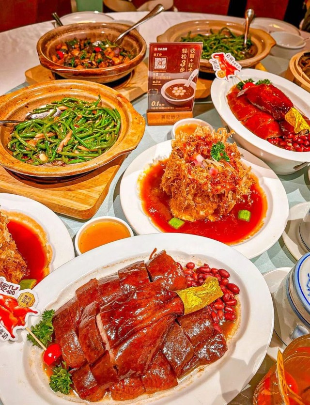 金箔烧鹅皮脆肉嫩 金箔烧鹅皮脆肉嫩