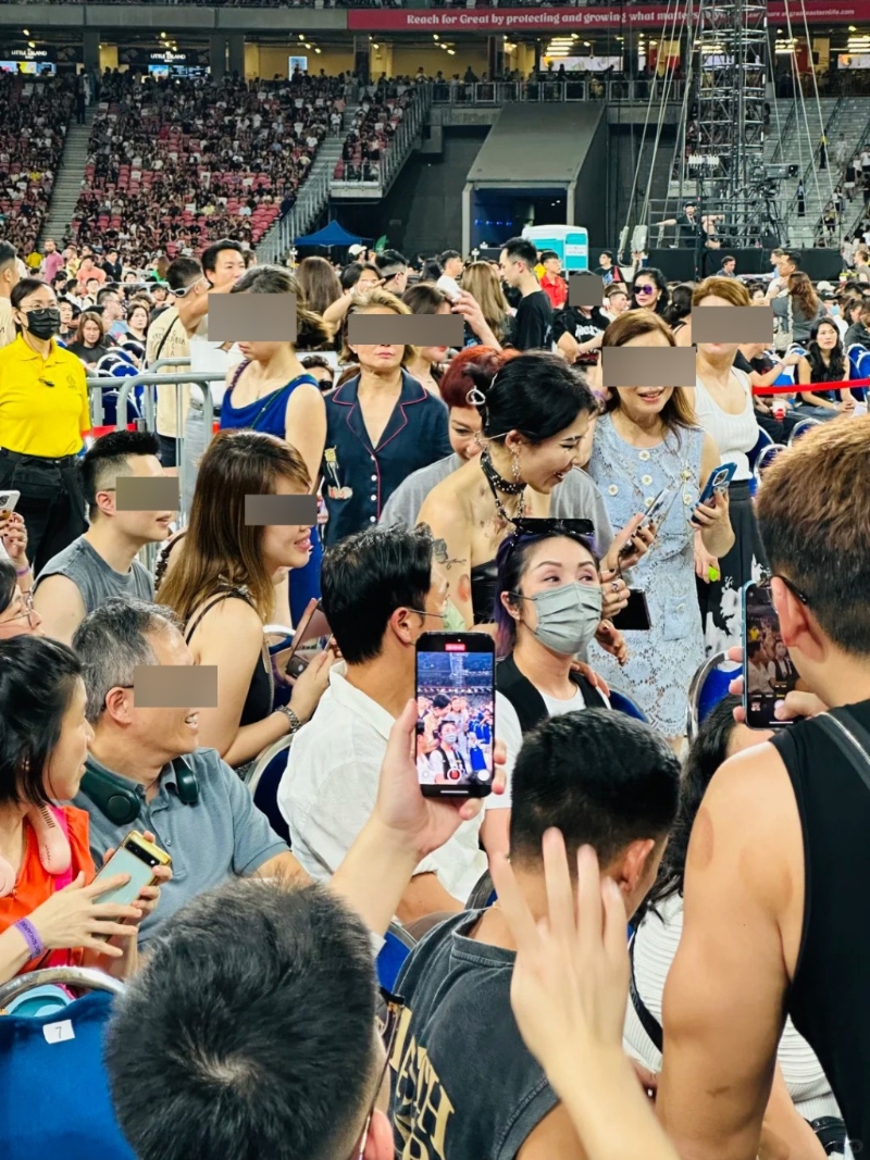 为免情况更混乱,丁子高与杨千嬅一度要离席。 为免情况更混乱,丁子高与杨千嬅一度要离席。