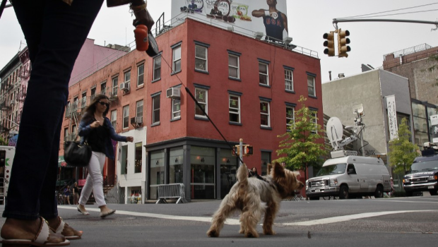 纽约苏豪区王子街一角,平日较宁静。 美联社 纽约苏豪区王子街一角,平日较宁静。 美联社