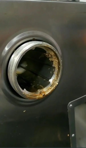 浙江小学食堂绞肉机惊现大量活蛆。 大风新闻 浙江小学食堂绞肉机惊现大量活蛆。 大风新闻