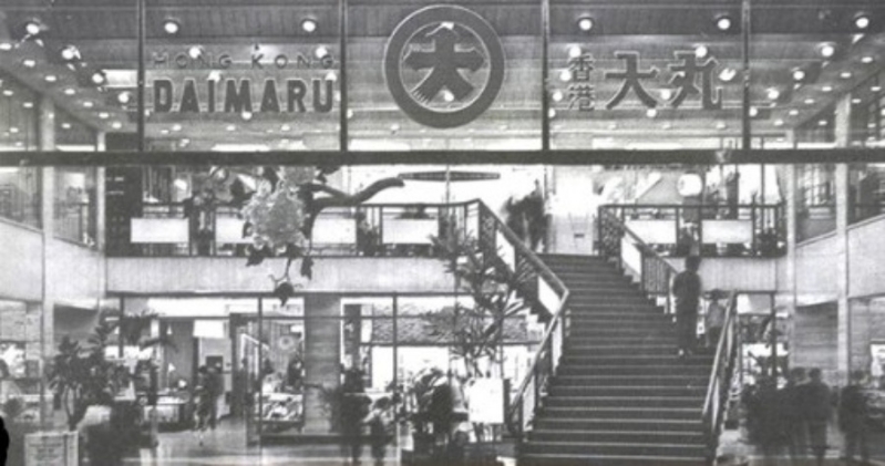 由地下延伸至一楼的楼梯气派非凡。 资料图片.jpg 由地下延伸至一楼的楼梯气派非凡。 资料图片.jpg