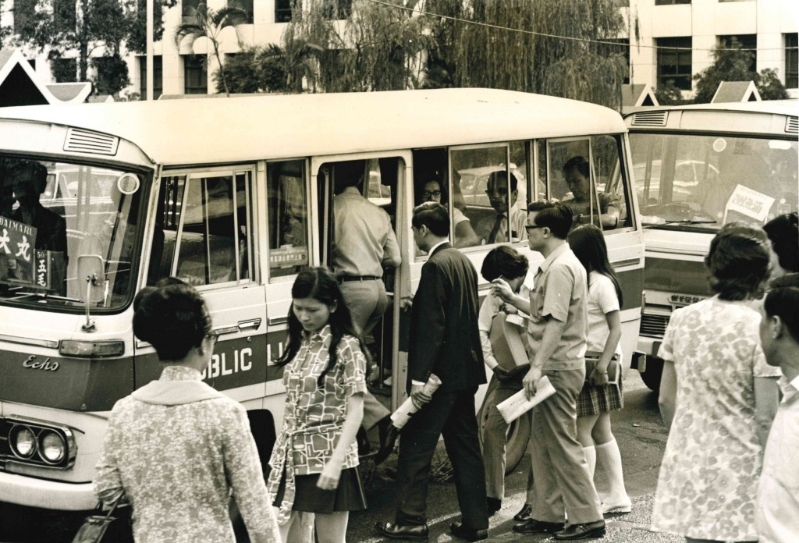 1960至1970年代前往大丸的小巴。 政府历史档案馆.jpg 1960至1970年代前往大丸的小巴。 政府历史档案馆.jpg