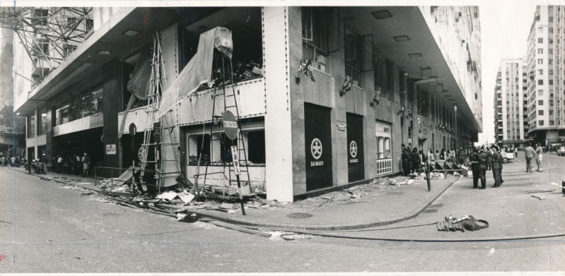 1972年10月14日大丸百货,地下一间士多房煤气管漏煤气发生爆炸。 资料图片.jpg 1972年10月14日大丸百货,地下一间士多房煤气管漏煤气发生爆炸。 资料图片.jpg