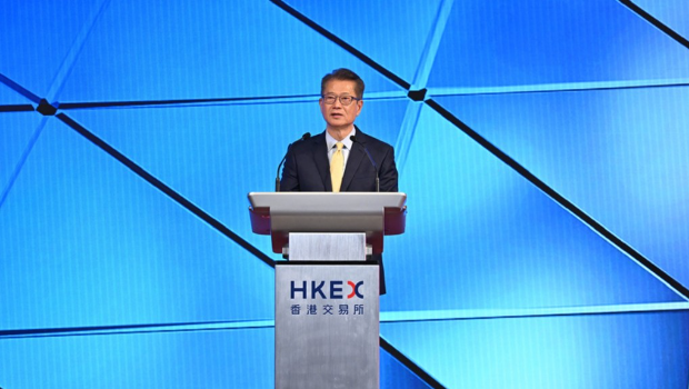 陈茂波指香港作为连接内地与全球的“超级联系人”,正全力在这个大时代中抢抓机遇。陈茂波网志 陈茂波指香港作为连接内地与全球的“超级联系人”,正全力在这个大时代中抢抓机遇。陈茂波网志