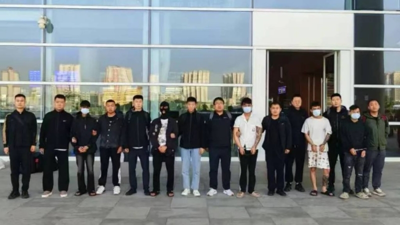 山东网警破获一个“水军”集团拘捕15人。 新浪热点 山东网警破获一个“水军”集团拘捕15人。 新浪热点